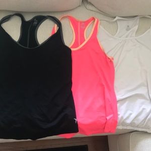Assortment of Old Navy workout tips (3)